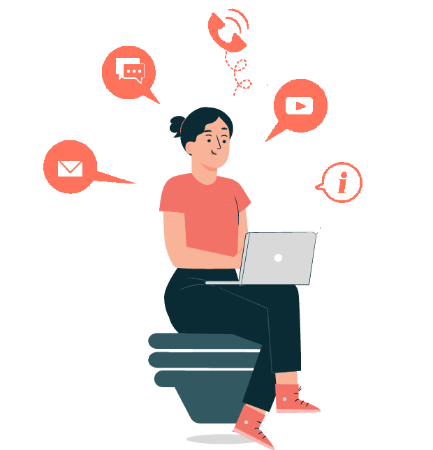 Femme sur son ordinateur traitant ses demandes de contact